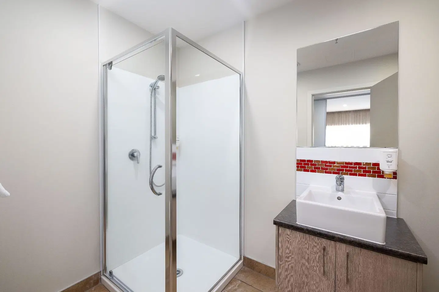 Ramada Suites by Wyndham Christchurch City Badezimmer