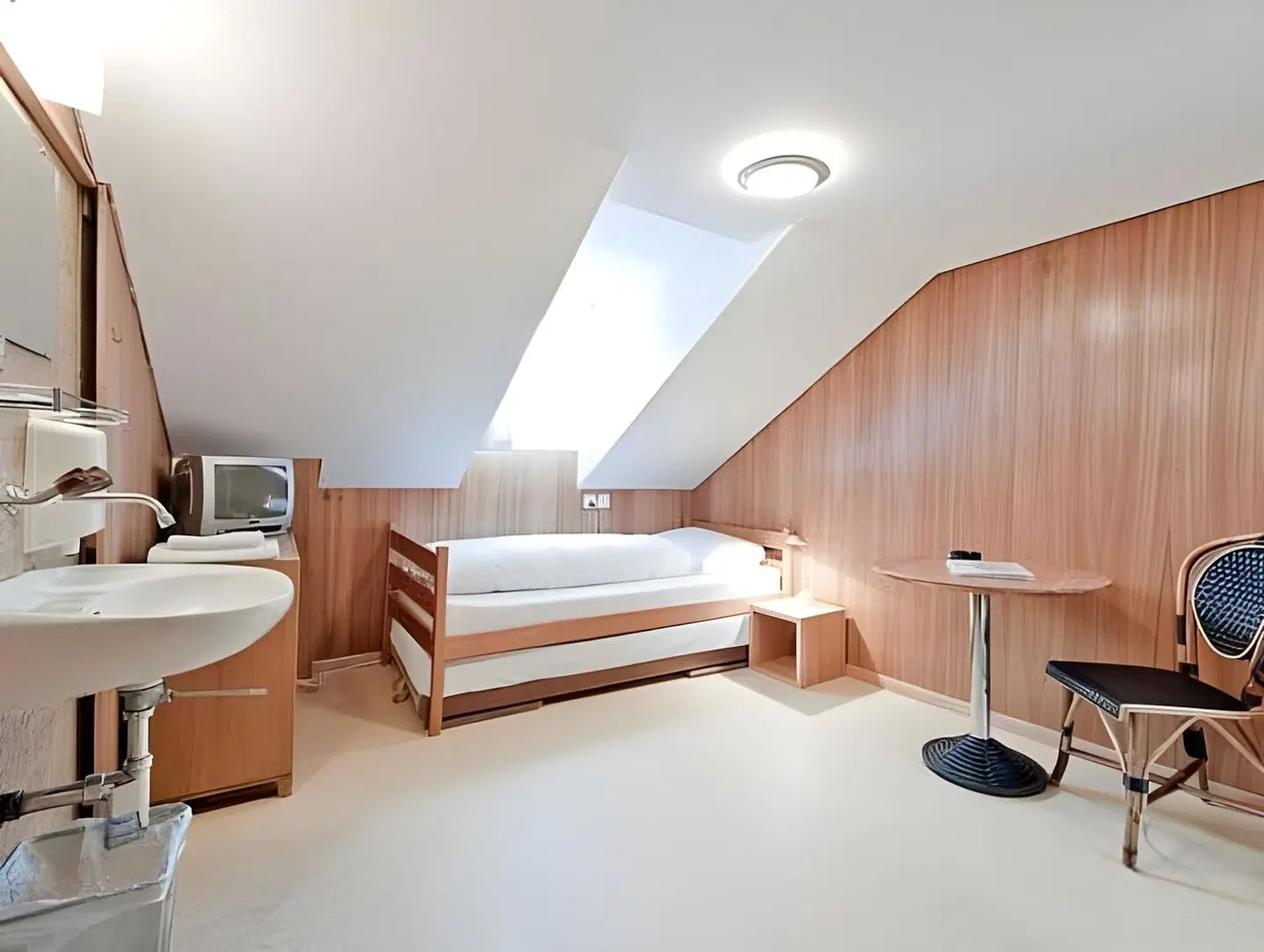 Weißes Kreuz HEALTH_BEAUTY