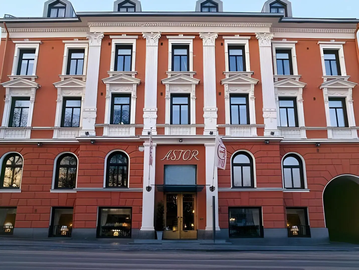 Astor EXTERIOR