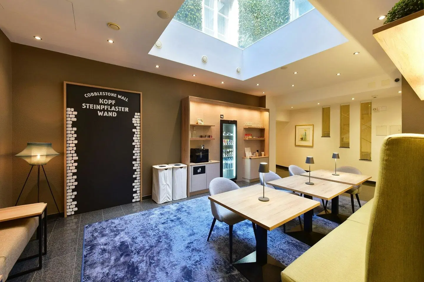 Engel ROOM_EXAMPLE