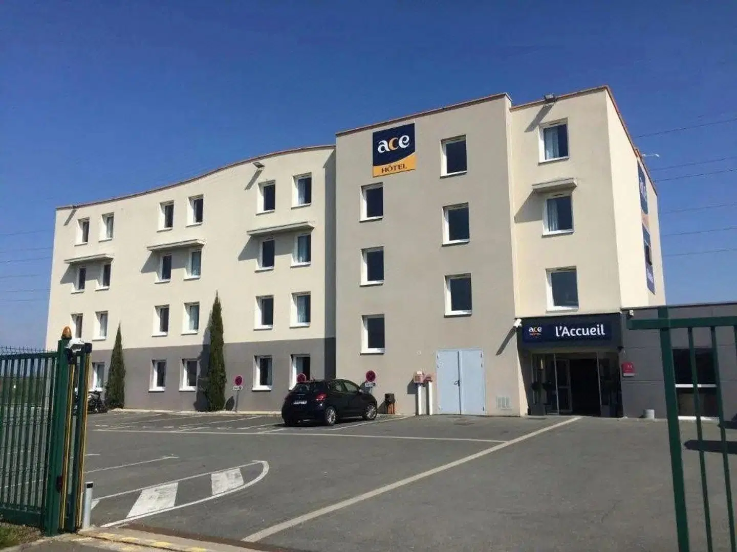 ACE Hôtel Poitiers EXTERIOR