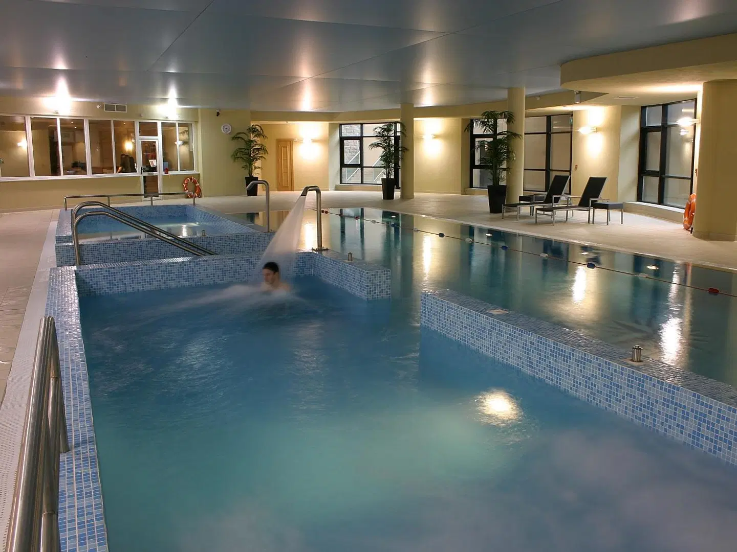 Amber Springs Hotel Hallenbad