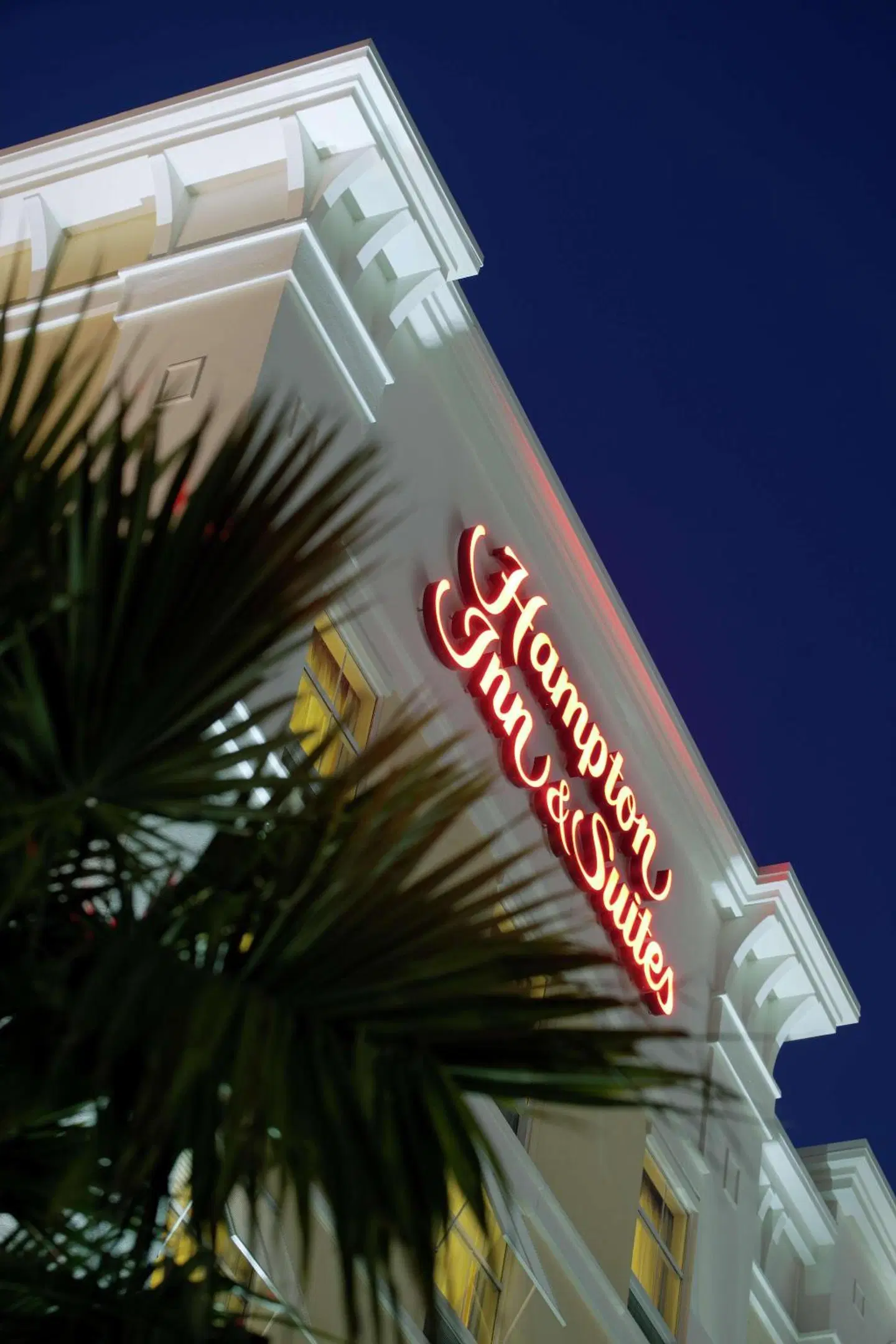 Hampton Inn & Suites Savannah/Midtown EXTERIOR