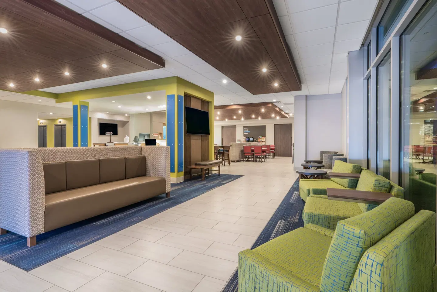 Holiday Inn Express & Suites Lake Havasu - London Bridge by IHG LOUNGE_LOBBY