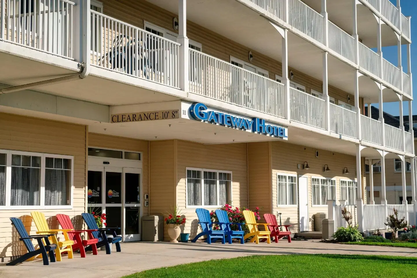Gateway Hotel & Suites, Ascend Hotel Collection EXTERIOR
