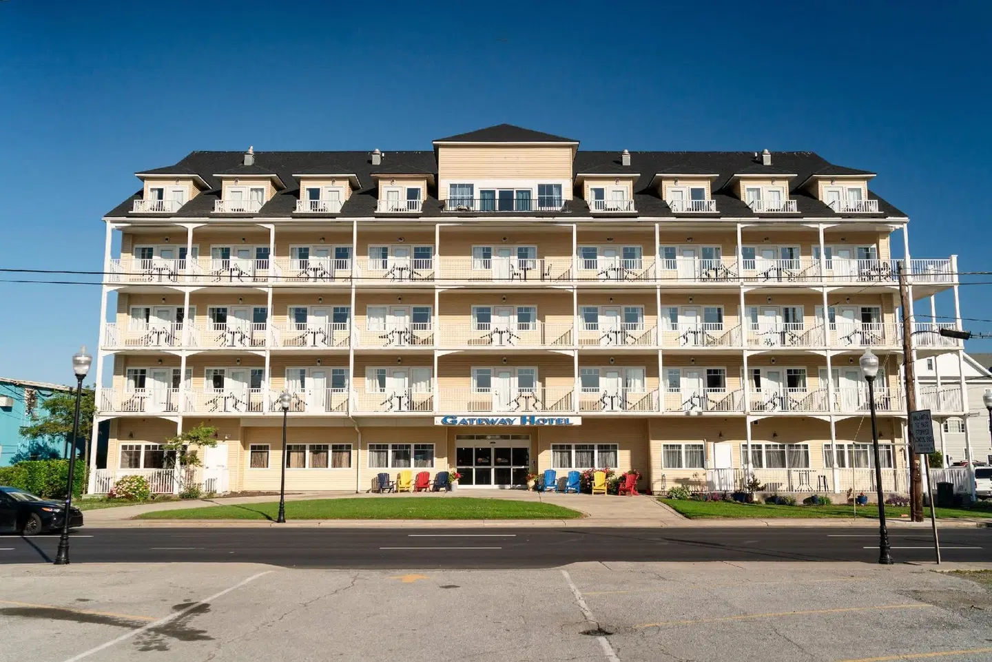 Gateway Hotel & Suites, Ascend Hotel Collection EXTERIOR