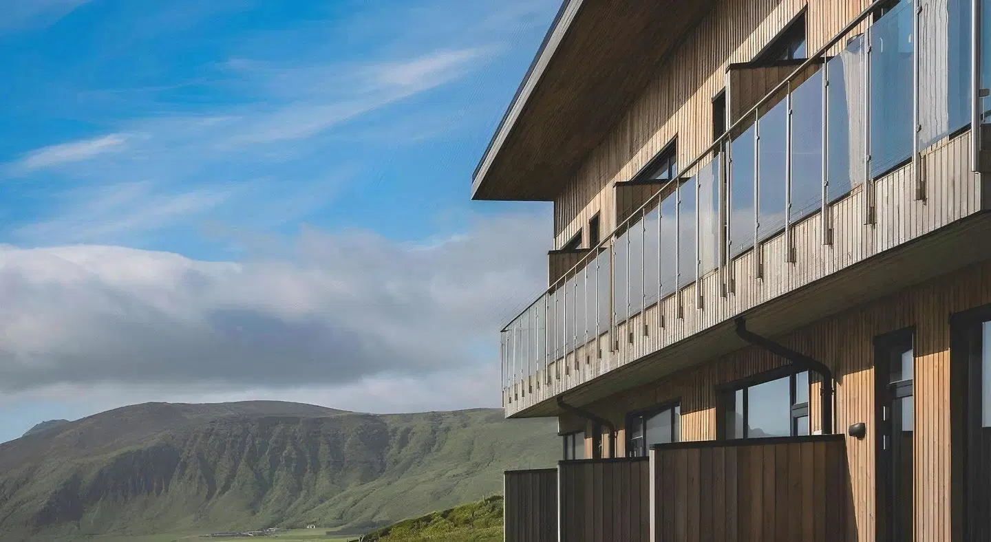 Black Beach Suites EXTERIOR