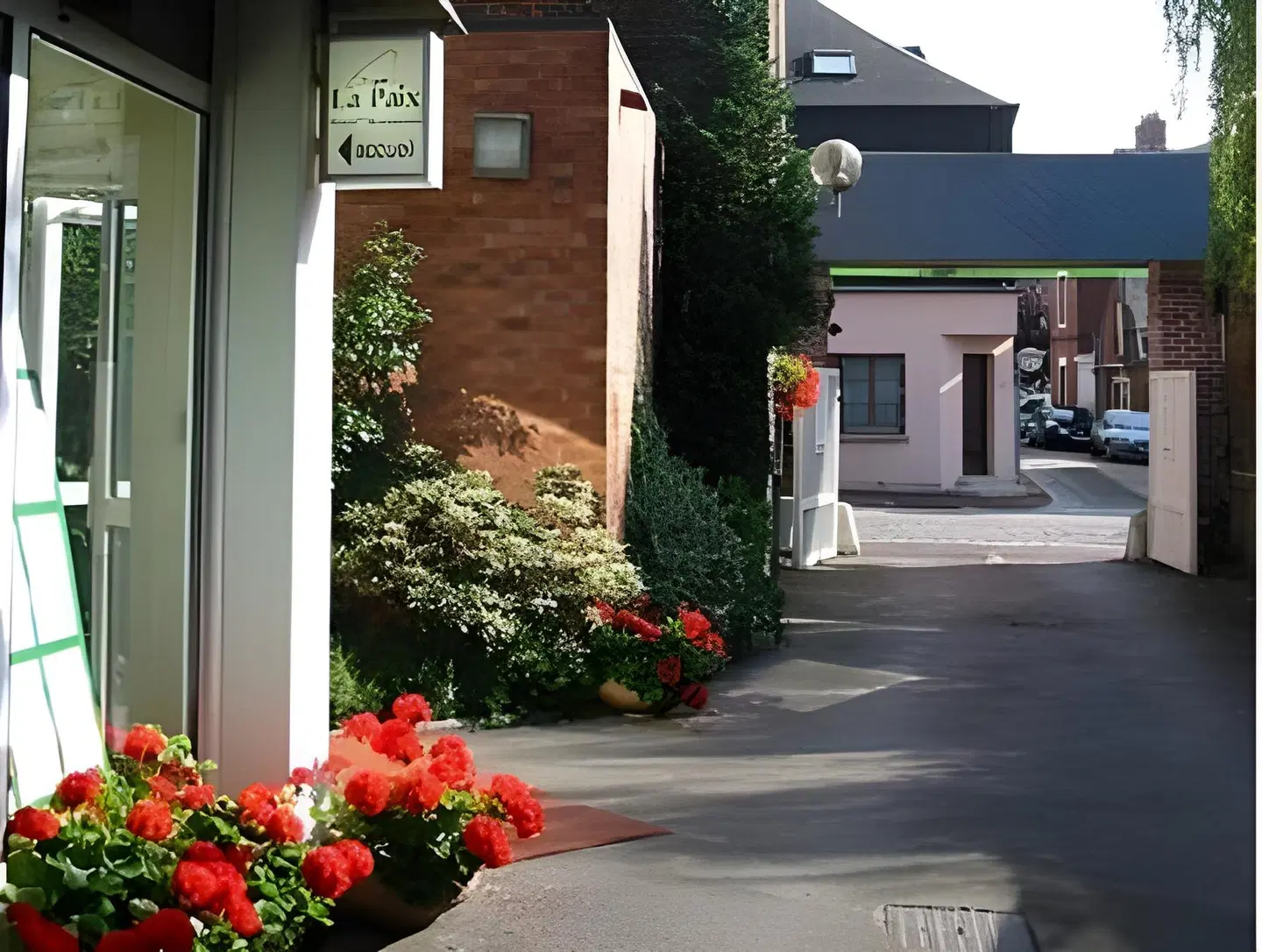 Logis Hôtel Restaurant La Paix EXTERIOR