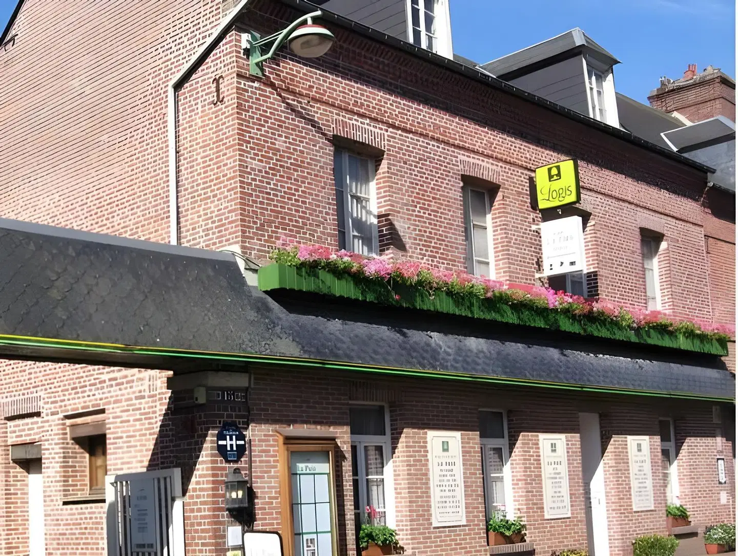 Logis Hôtel Restaurant La Paix EXTERIOR