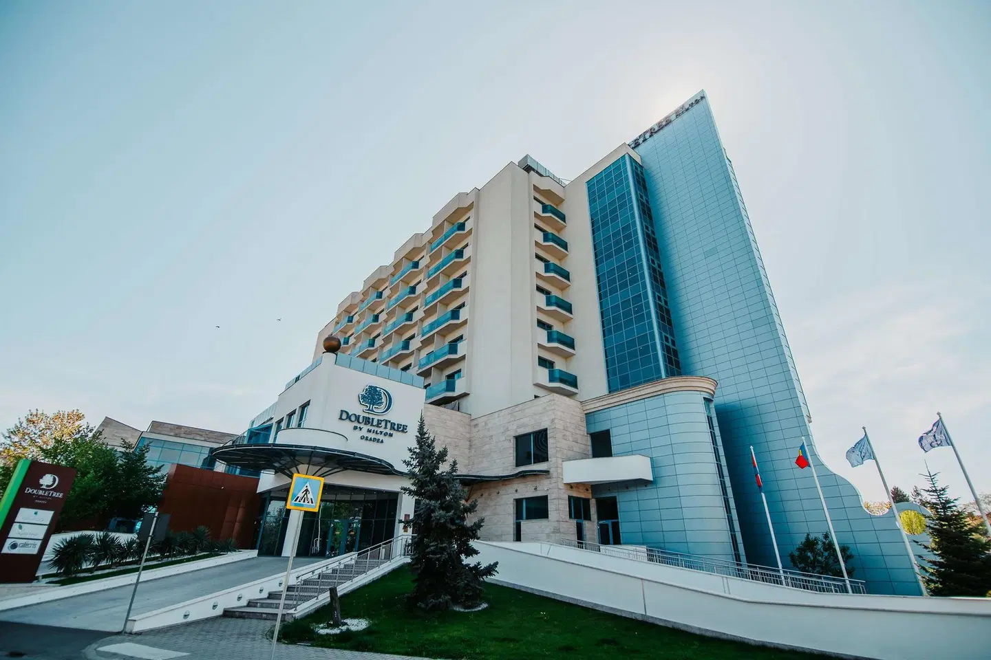 DoubleTree by Hilton Hotel Oradea EXTERIOR