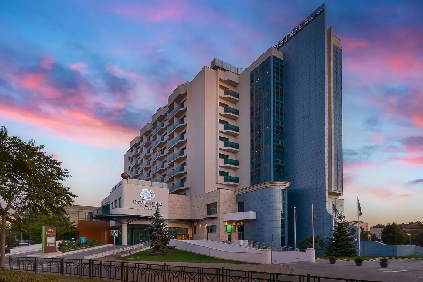 DoubleTree by Hilton Hotel Oradea EXTERIOR