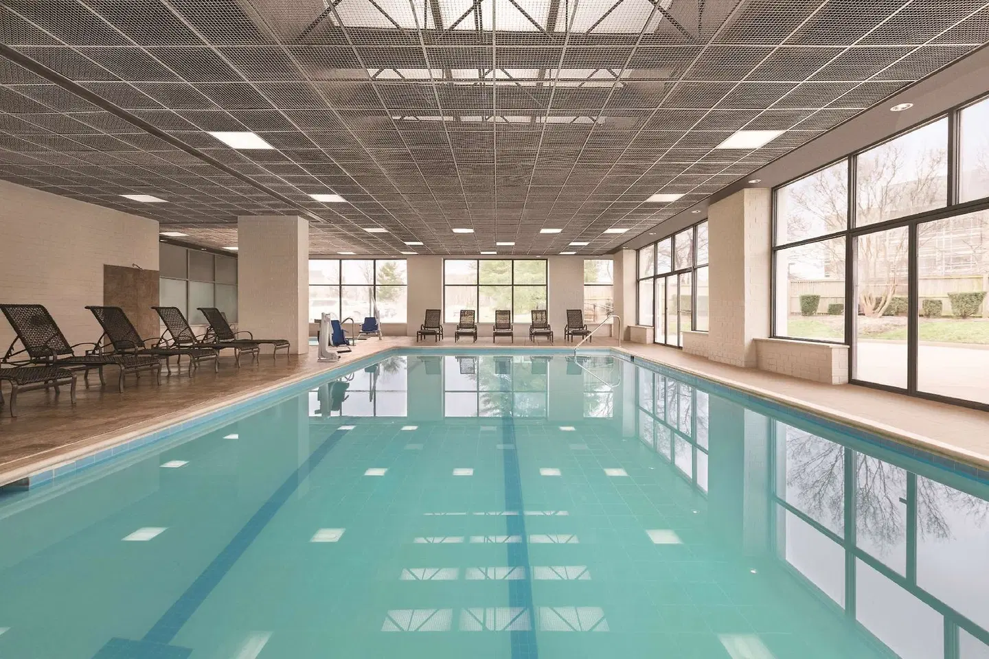 Embassy Suites by Hilton Baltimore at BWI Airport Hallenbad