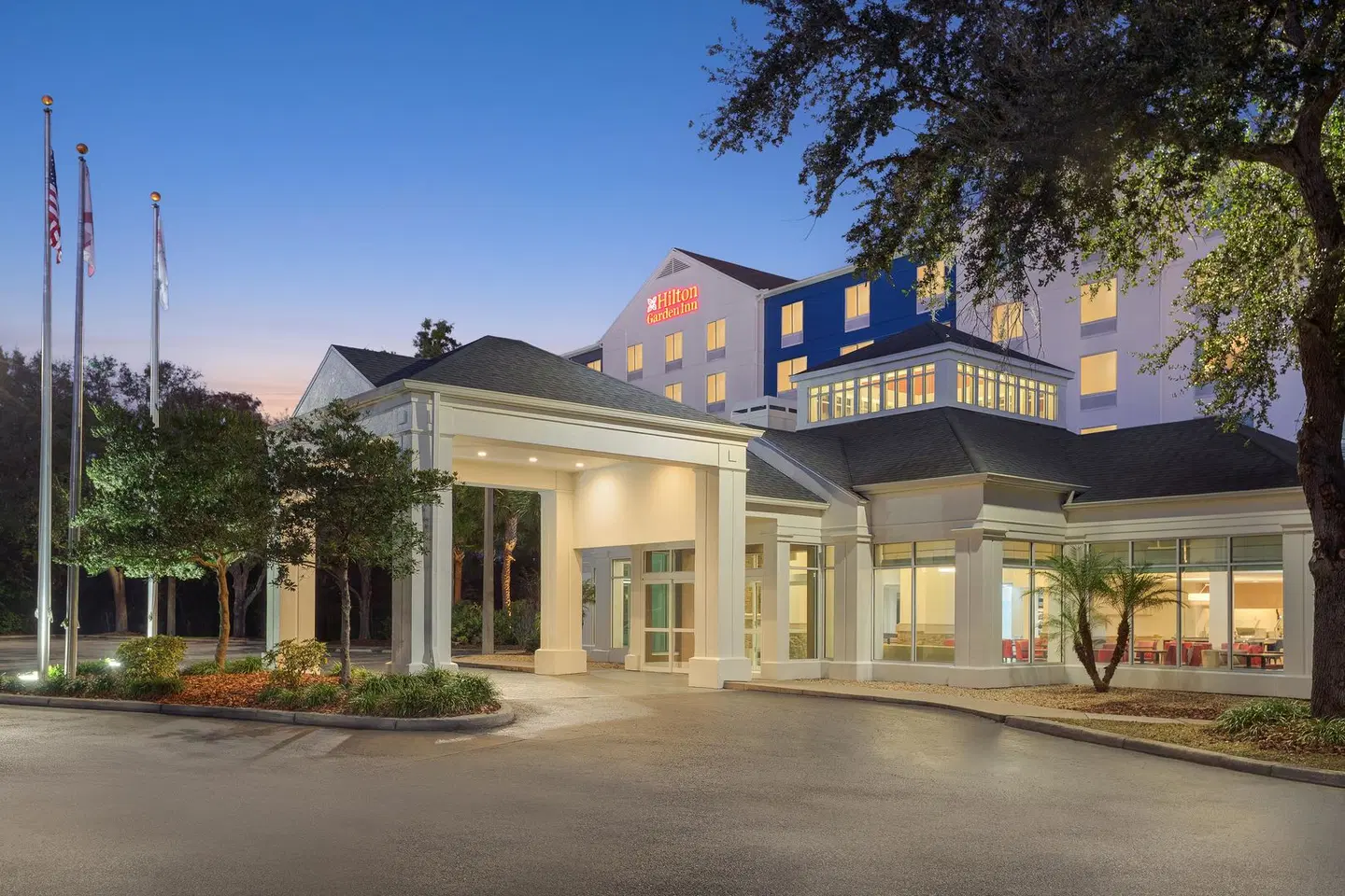 Hilton Garden Inn Tampa North EXTERIOR