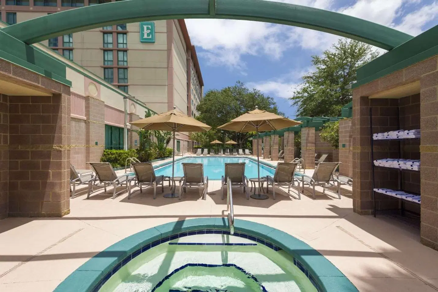 Embassy Suites by Hilton Tampa USF Near Busch Gardens Hallenbad