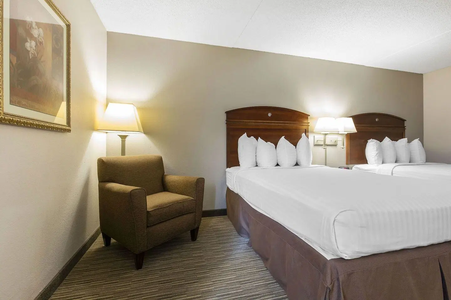 Greenstay Hotel & Suites ROOM_EXAMPLE