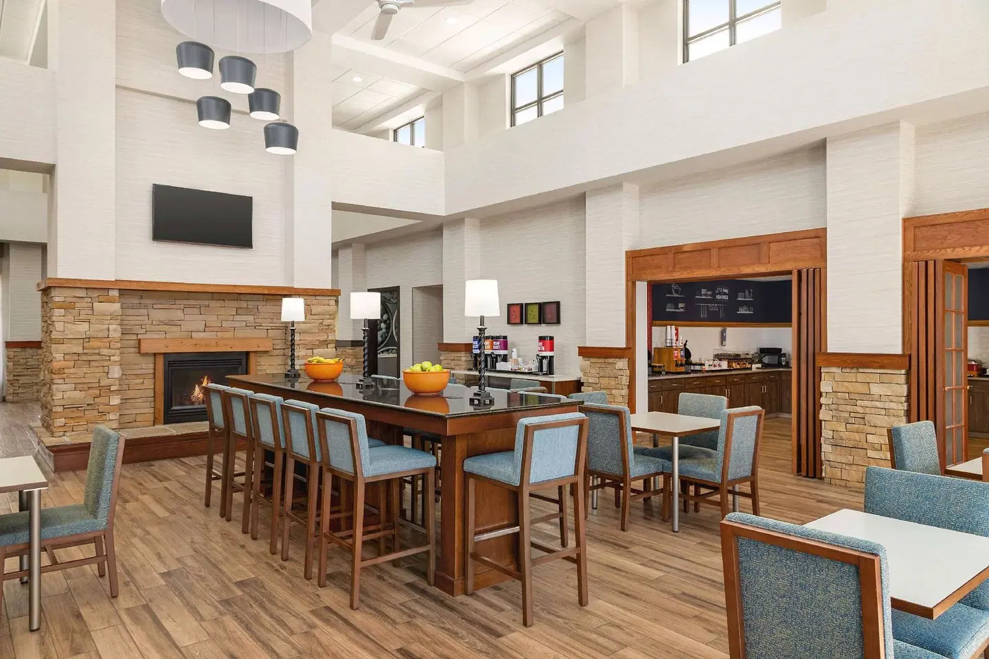 Hampton Inn & Suites Springfield Bar
