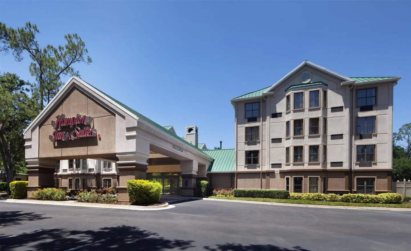 Hampton Inn & Suites Tampa-North EXTERIOR