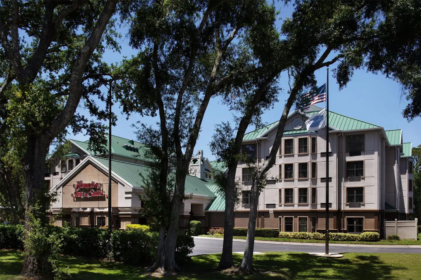 Hampton Inn & Suites Tampa-North EXTERIOR