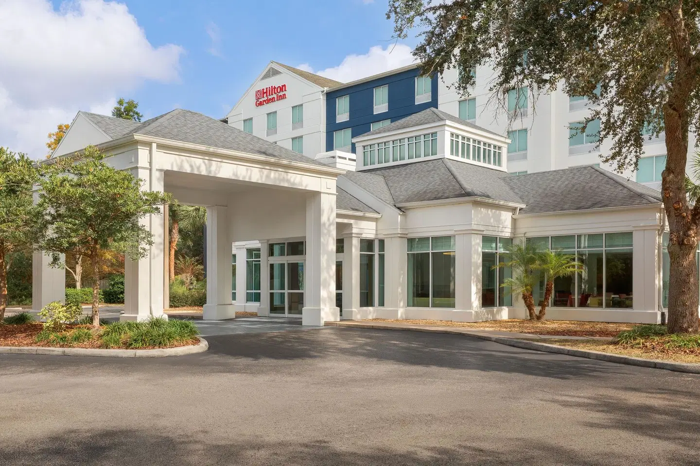 Hilton Garden Inn Tampa North EXTERIOR
