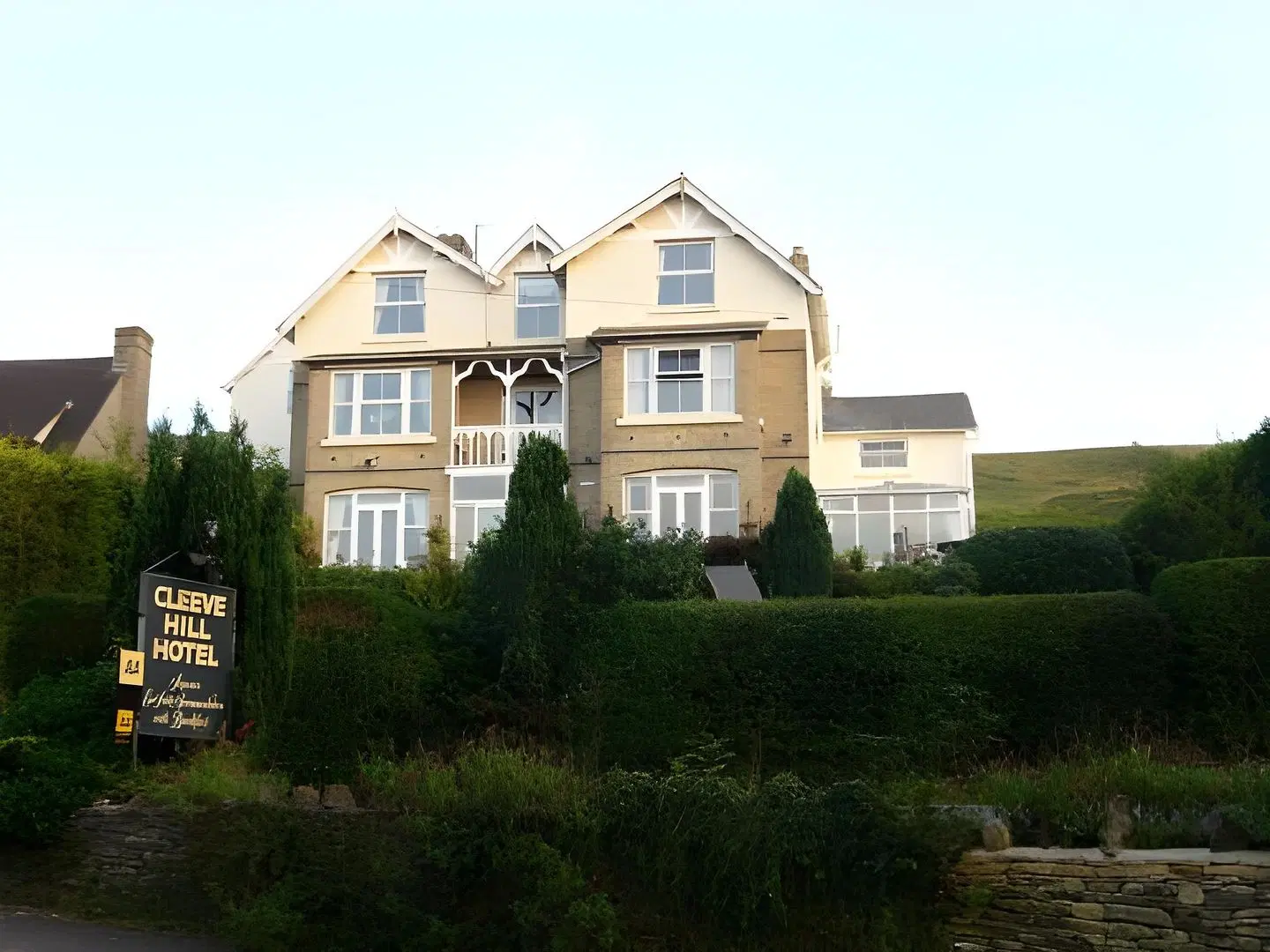 Cleeve Hill House EXTERIOR