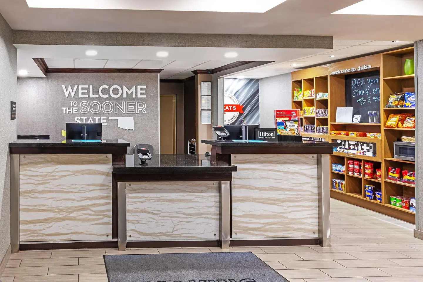 Hampton Inn & Suites Tulsa-Woodland Hills 71st-Memorial Bar