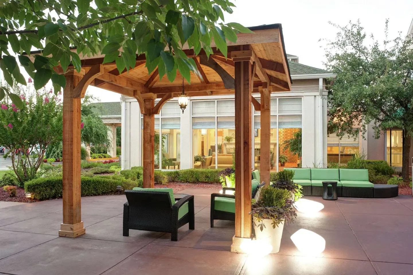 Hilton Garden Inn Tulsa Airport EXTERIOR