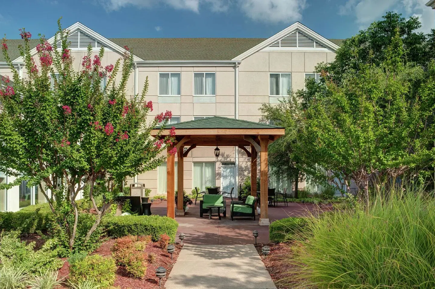 Hilton Garden Inn Tulsa Airport EXTERIOR