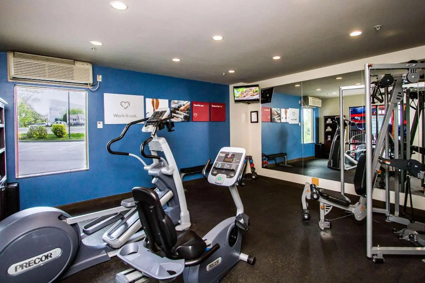 Comfort Suites SPORTS_AND_LEISURE
