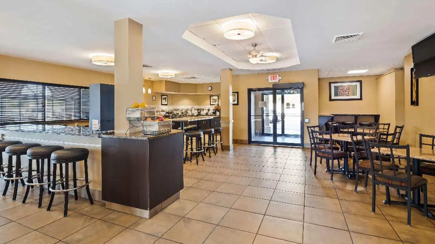 Best Western St. Louis Inn Bar