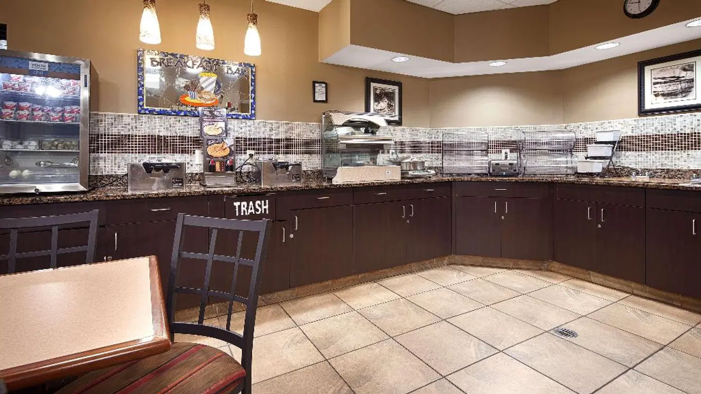 Best Western St. Louis Inn Bar