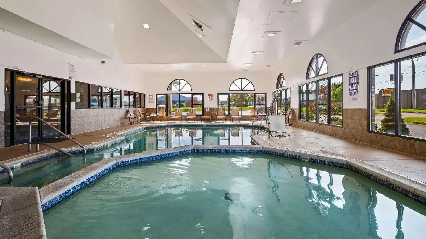 Best Western St. Louis Inn Hallenbad