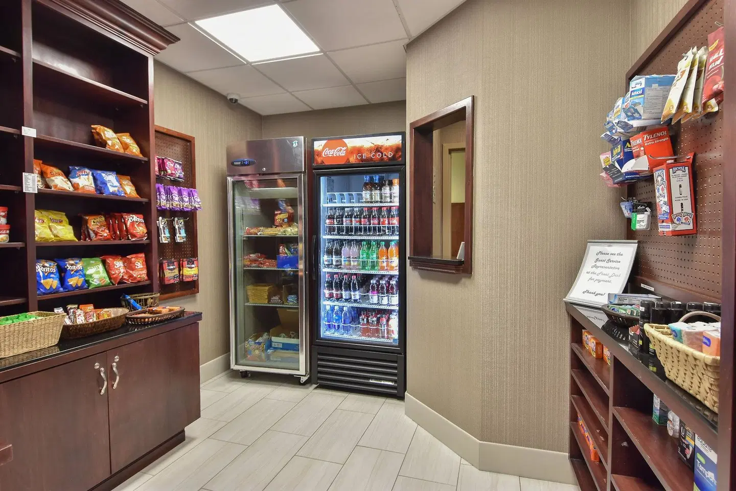Holiday Inn Express & Suites Springfield-Medical District by IHG Bar