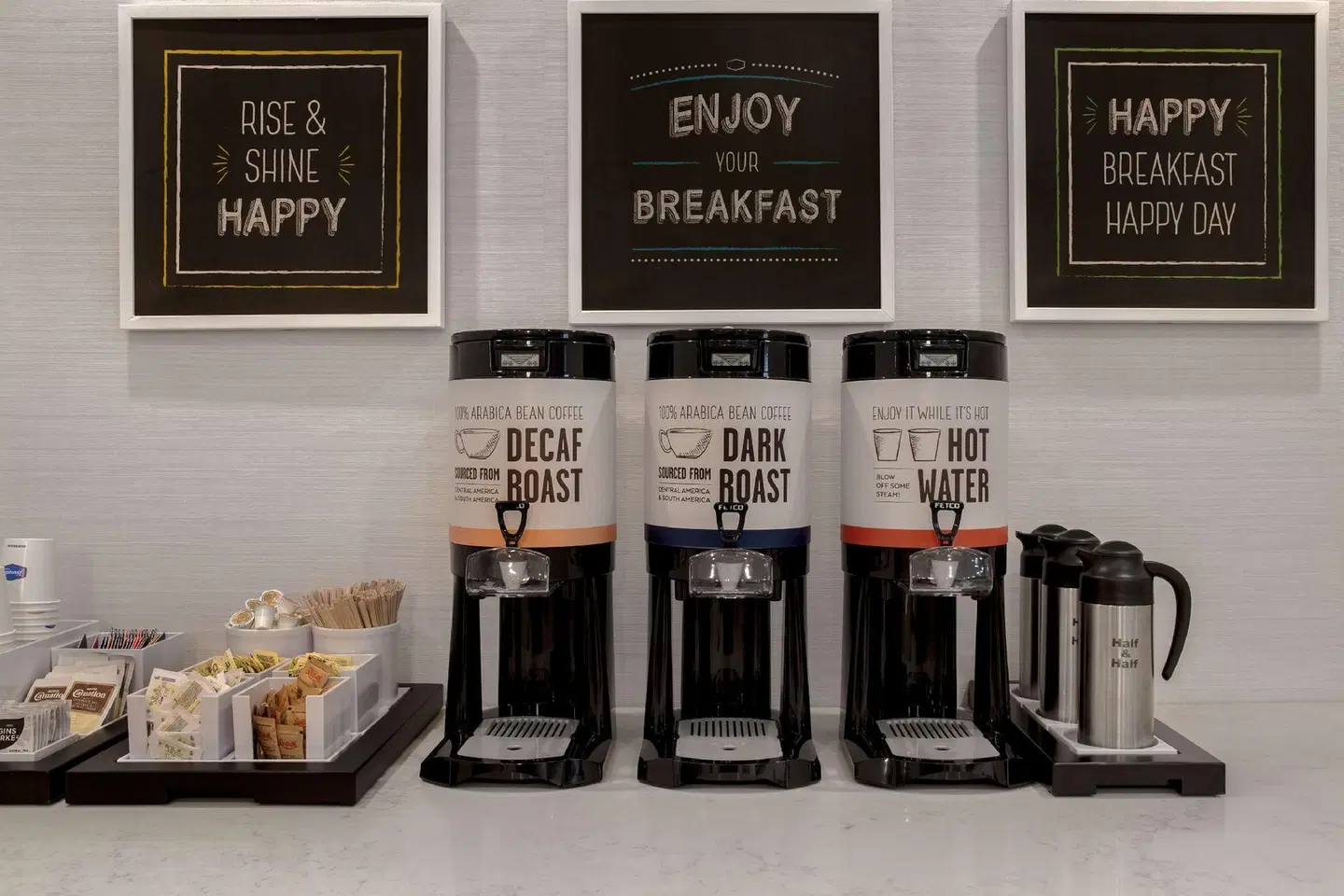 Hampton Inn by Hilton Winnipeg Downtown Bar