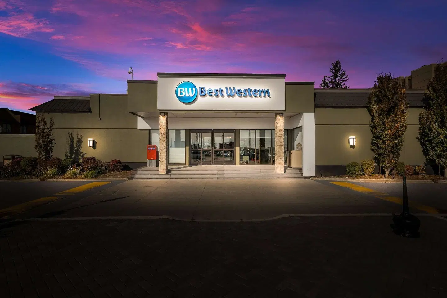 Best Western Parkway Hotel Toronto North EXTERIOR