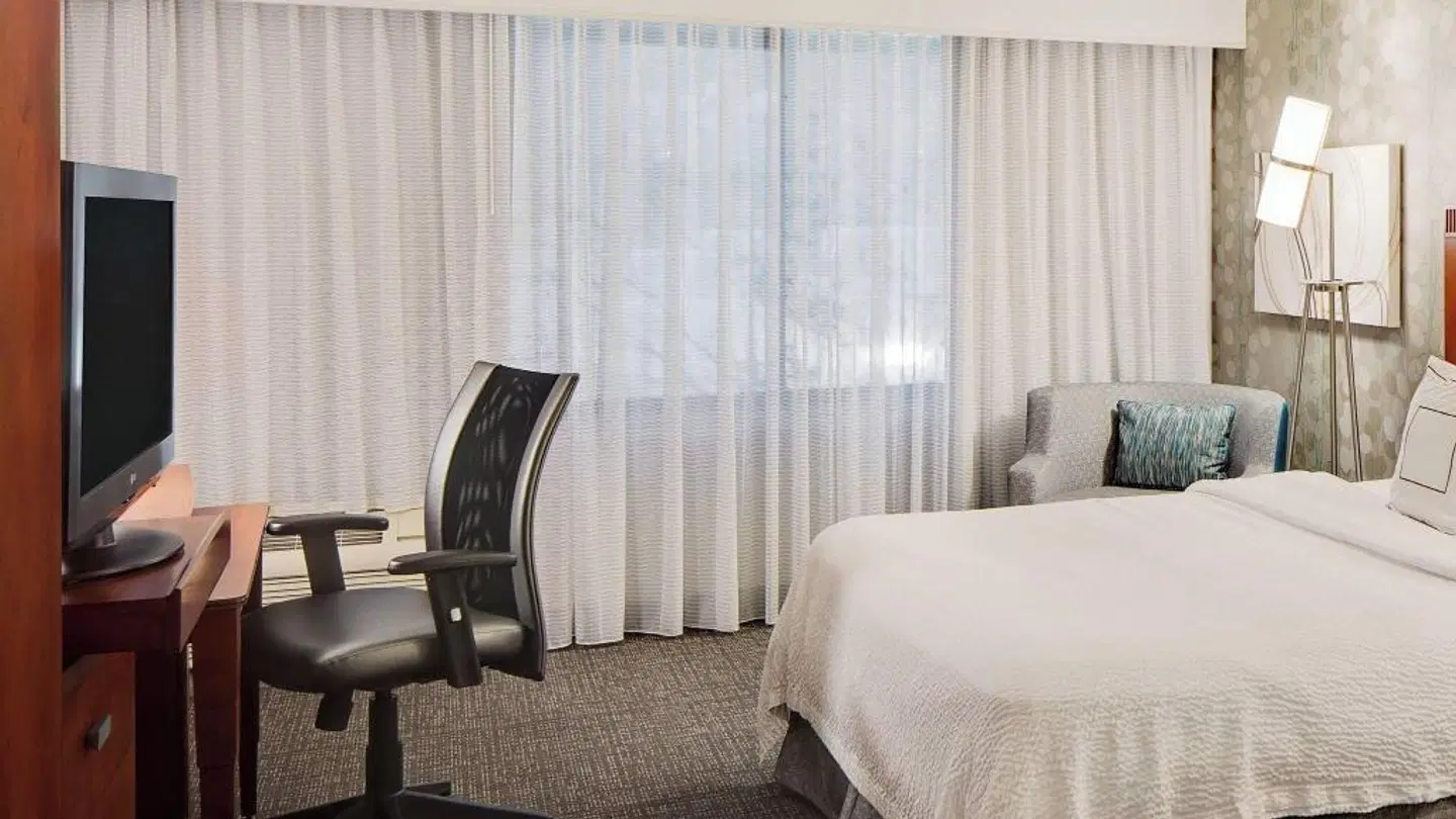Courtyard by Marriott Pittsburgh West Homestead/Waterfront ROOM_EXAMPLE