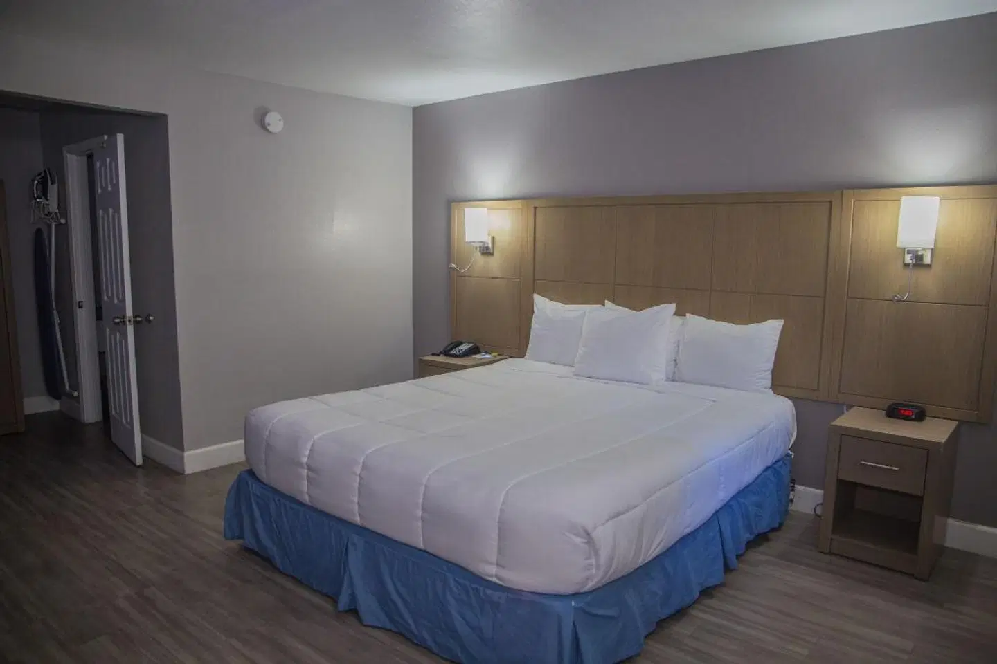 Days Inn by Wyndham Redwood City ROOM_EXAMPLE