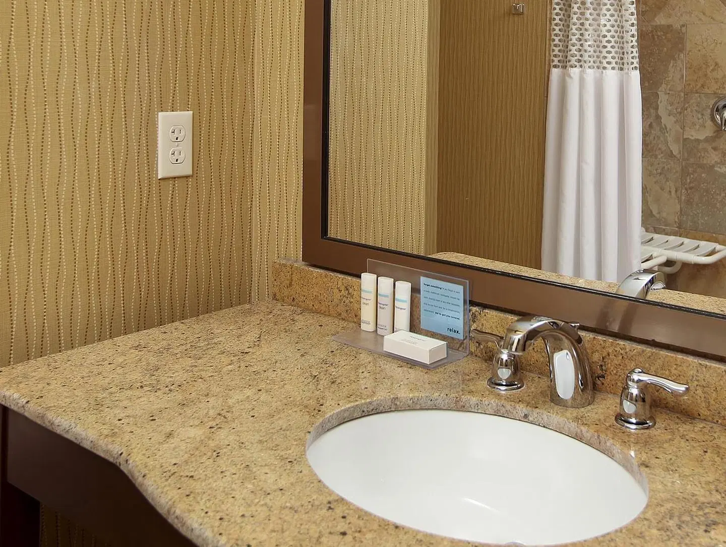 Hampton Inn & Suites Fargo Medical Center Badezimmer