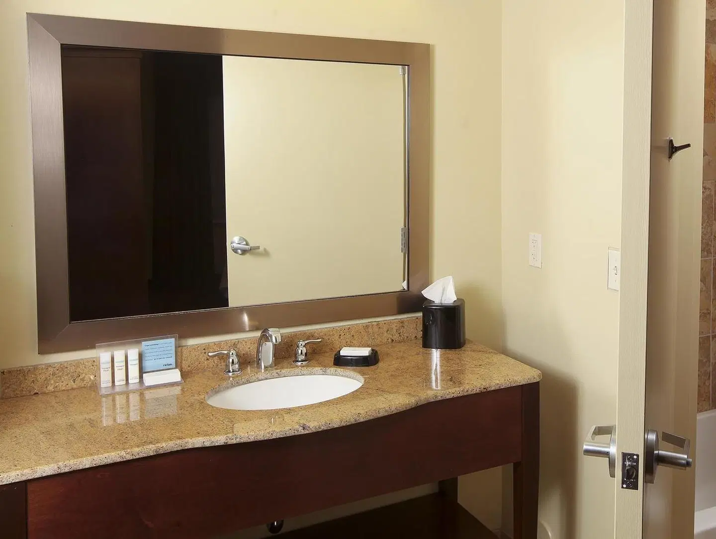 Hampton Inn & Suites Fargo Medical Center Badezimmer