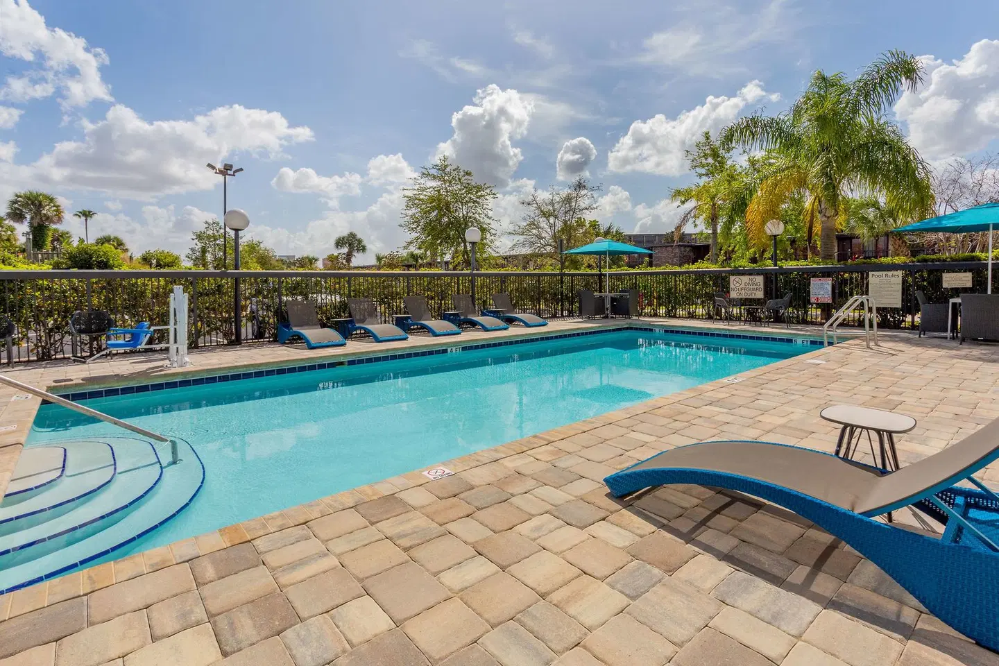 Hampton Inn & Suites Orlando Intl Dr N OUTDOOR_POOL