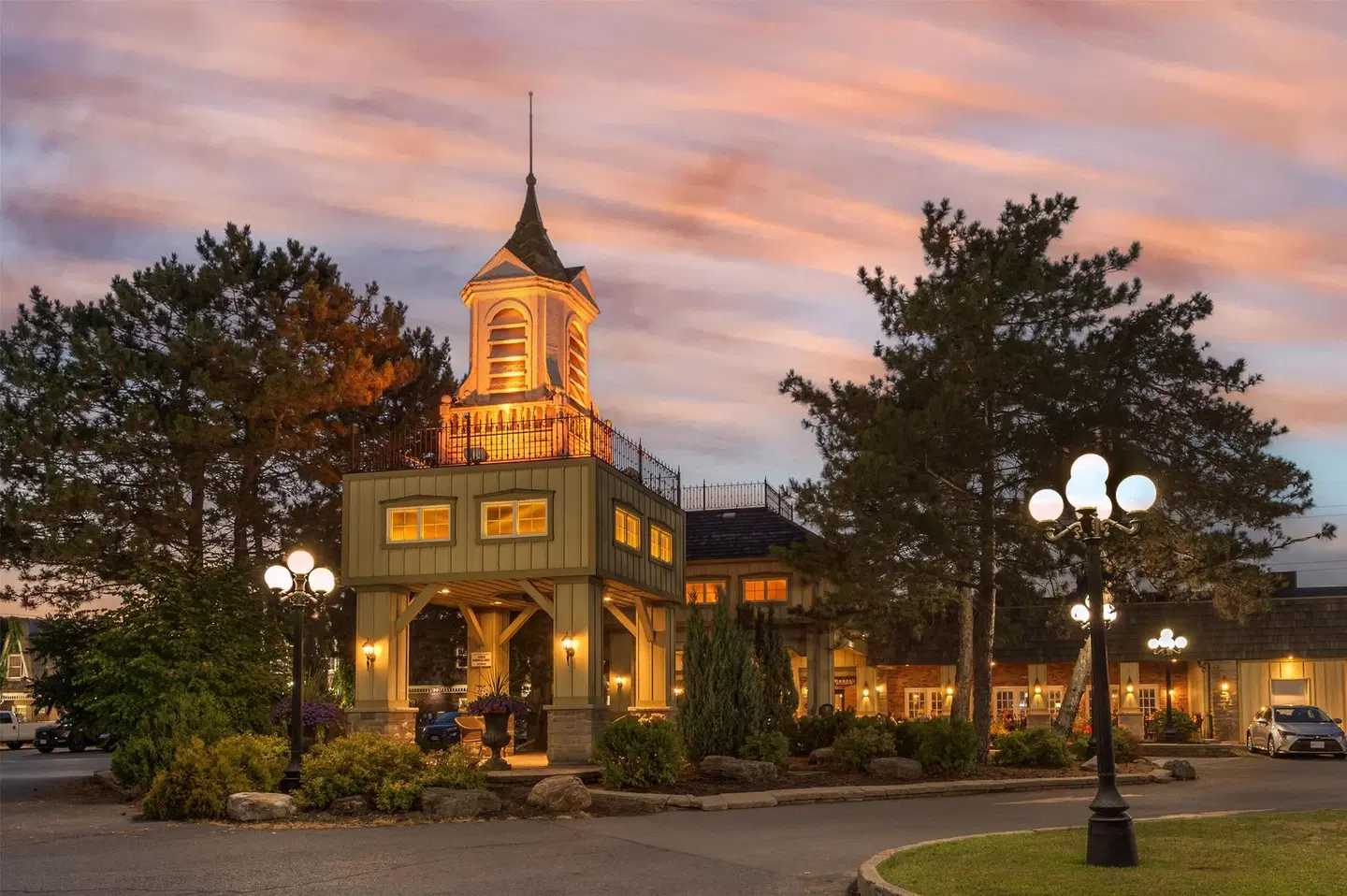 Best Western Parkway Inn & Conference Centre EXTERIOR