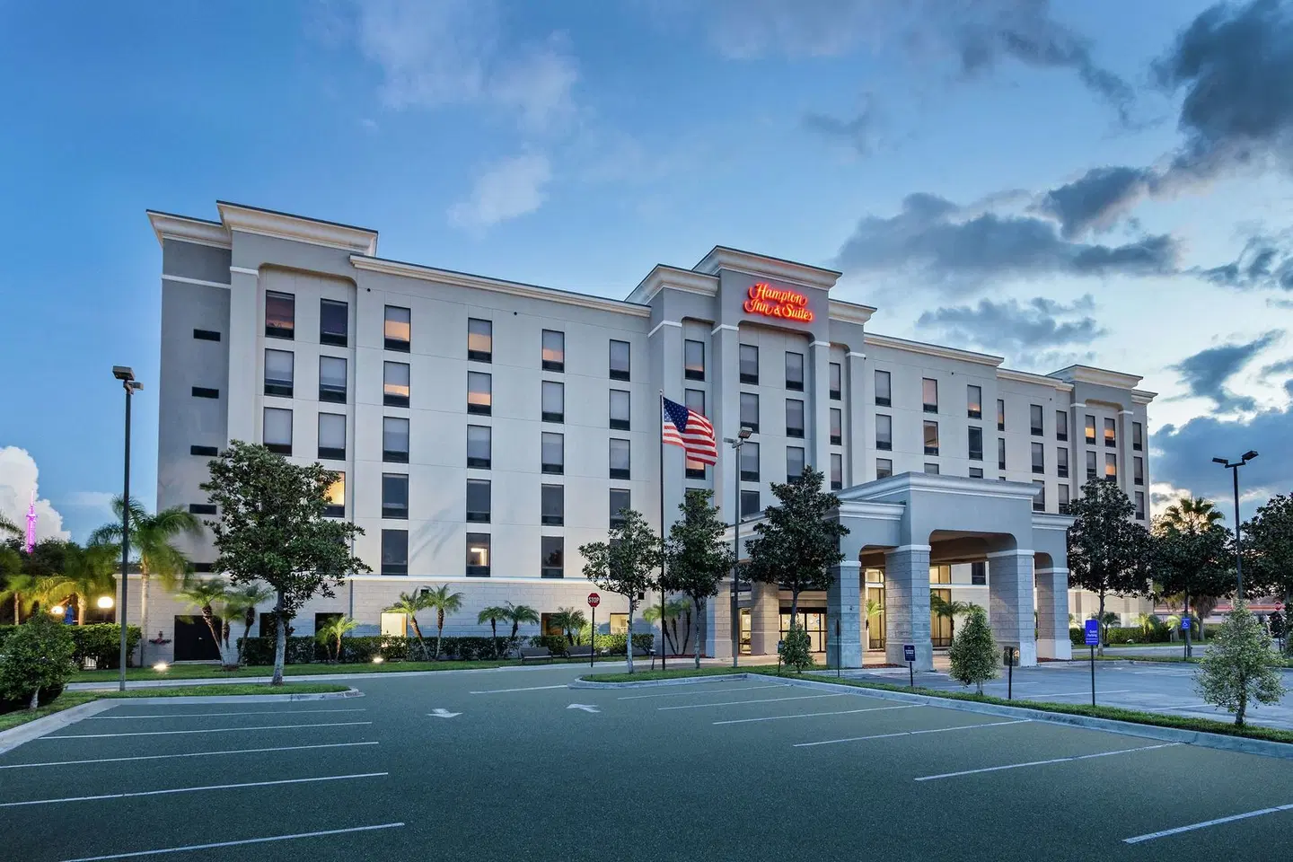 Hampton Inn & Suites Orlando Intl Dr N EXTERIOR