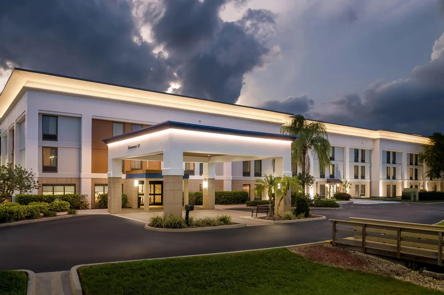 Hampton Inn Naples-I-75 EXTERIOR