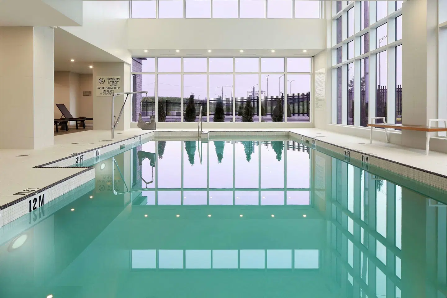 DoubleTree by Hilton Montreal Airport Hallenbad