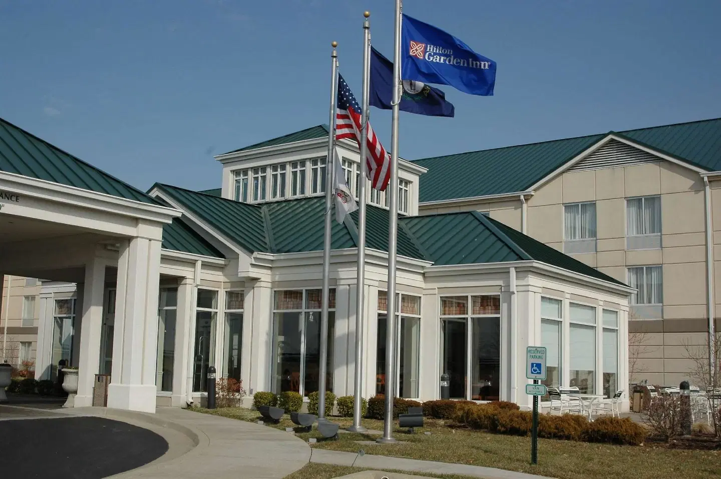 Hilton Garden Inn Louisville East EXTERIOR