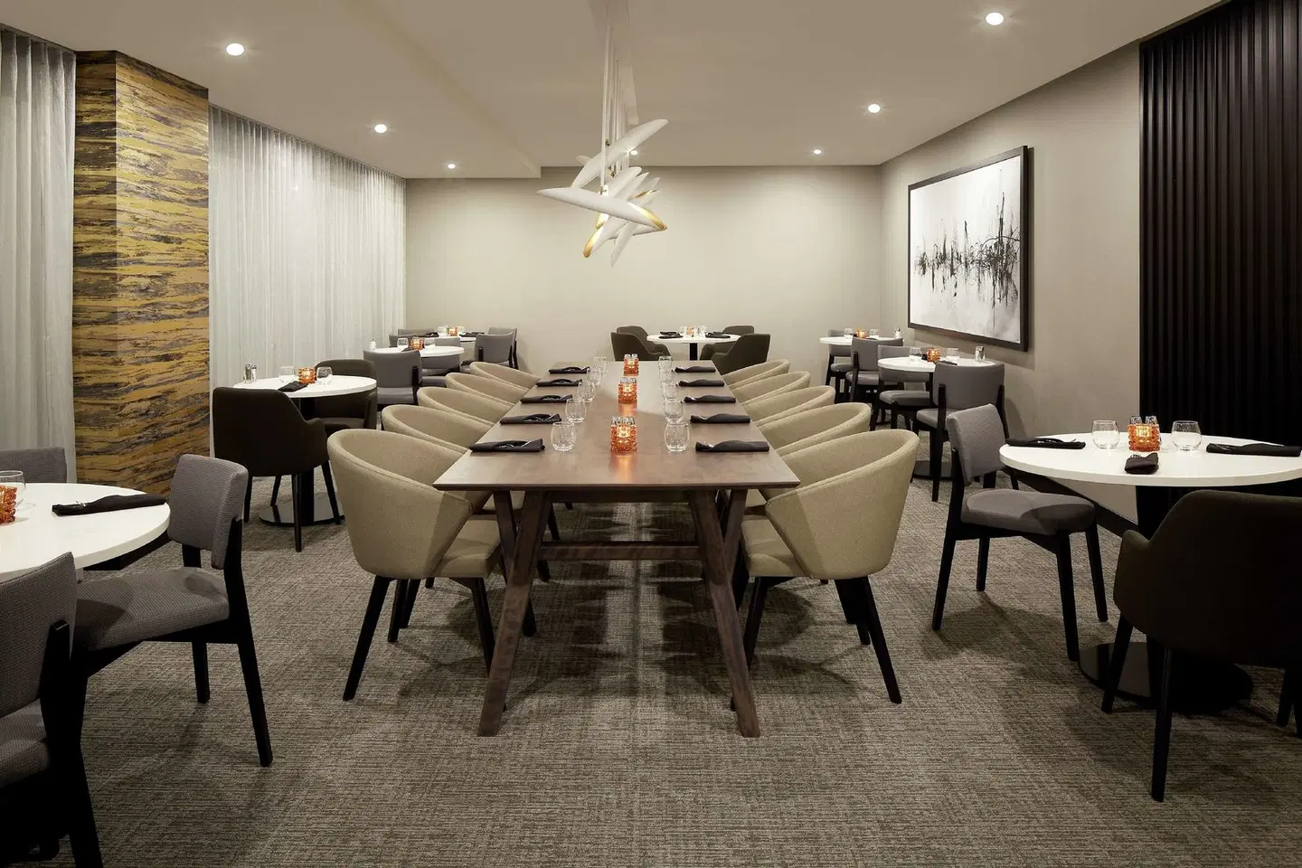DoubleTree by Hilton Montreal Airport Restaurant