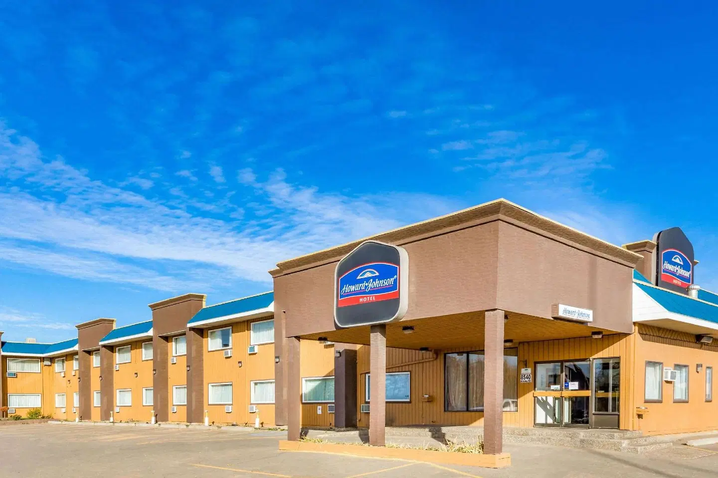 Howard Johnson Fort St. John EXTERIOR