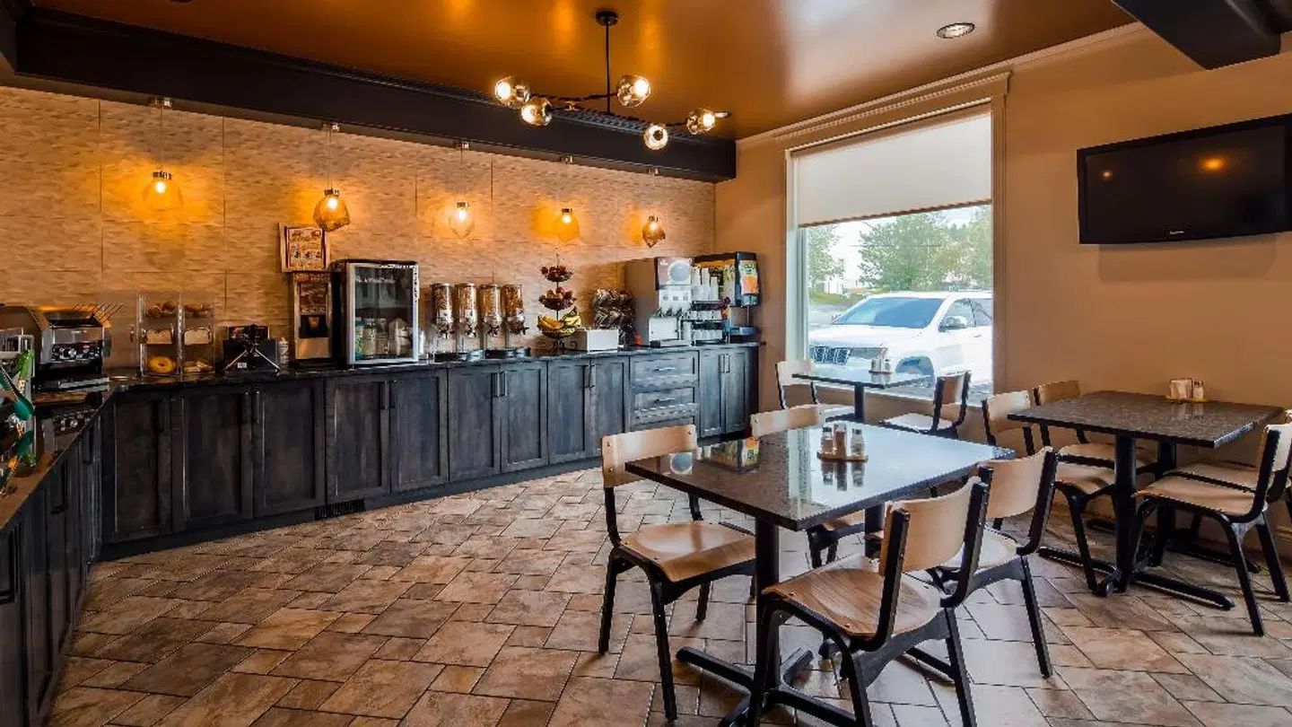 Best Western Plus Edmundston Bar