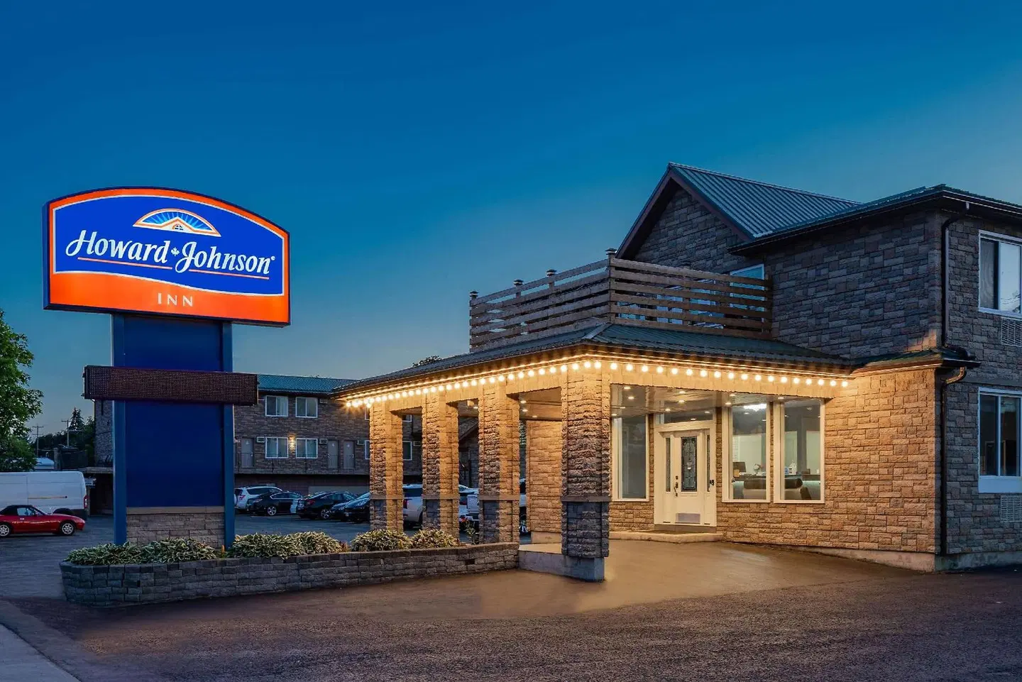 Howard Johnson by Wyndham Gananoque EXTERIOR