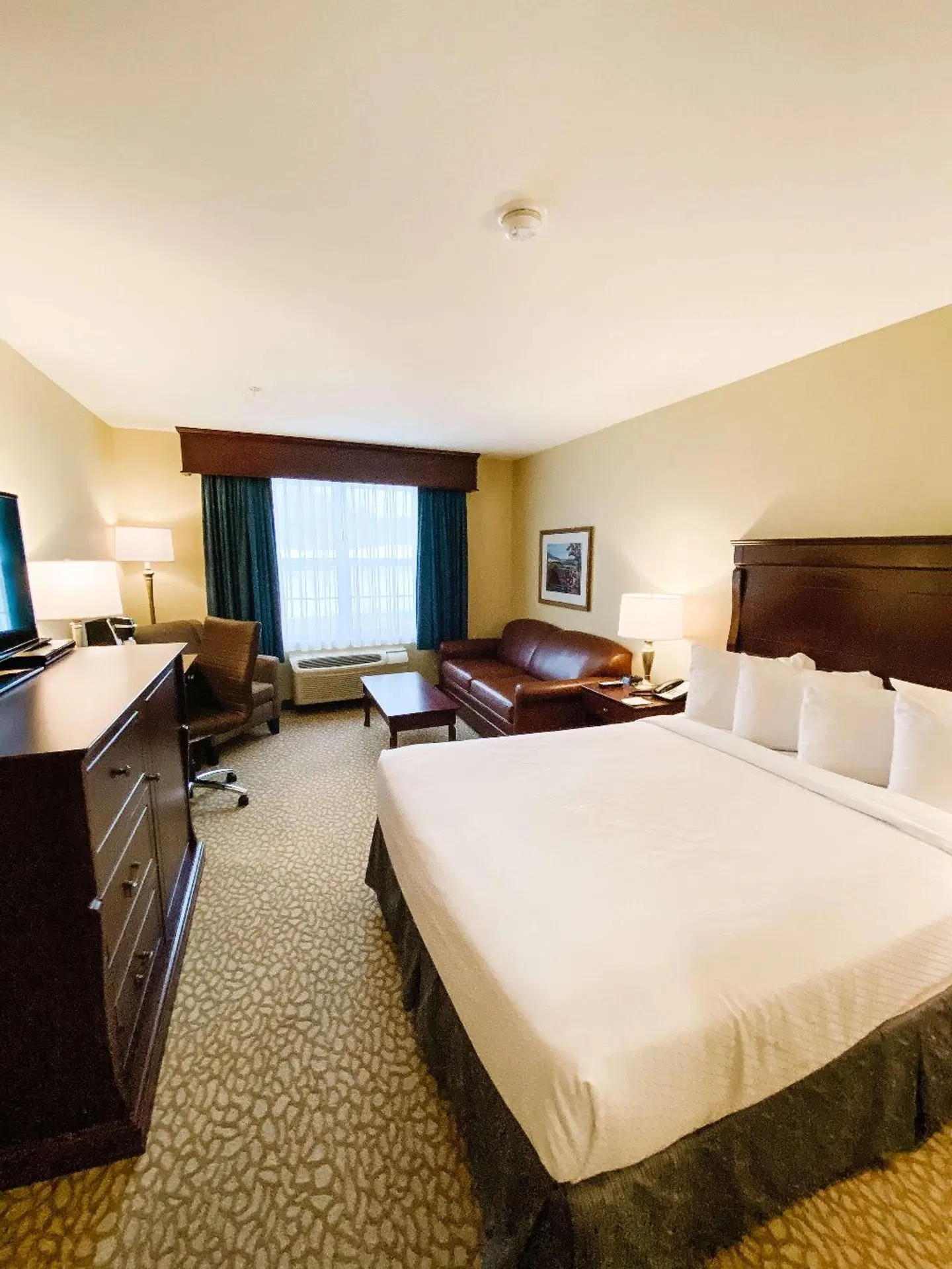 Best Western Plus Grand-Sault Hotel & Suites ROOM_EXAMPLE