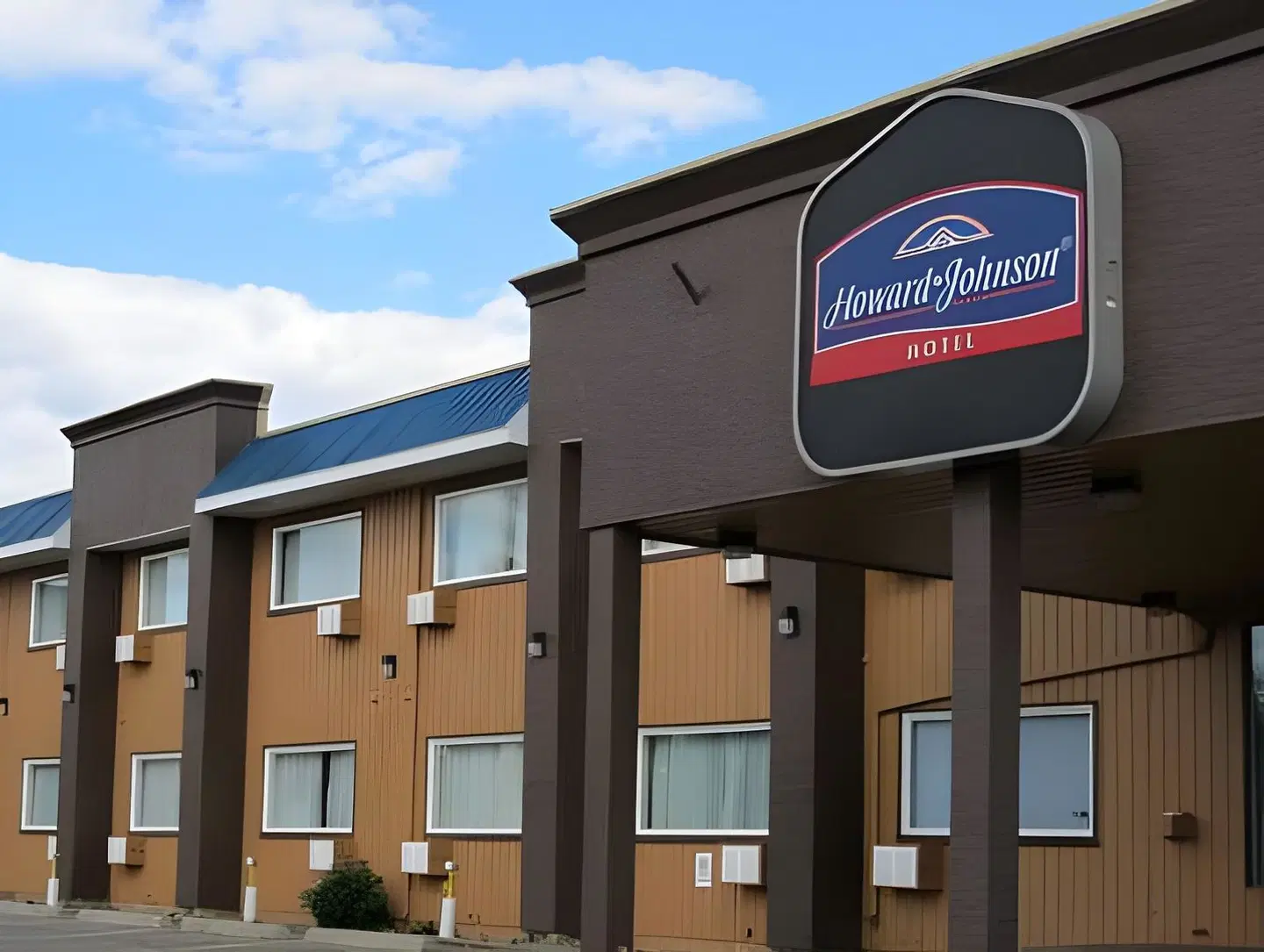 Howard Johnson Fort St. John EXTERIOR